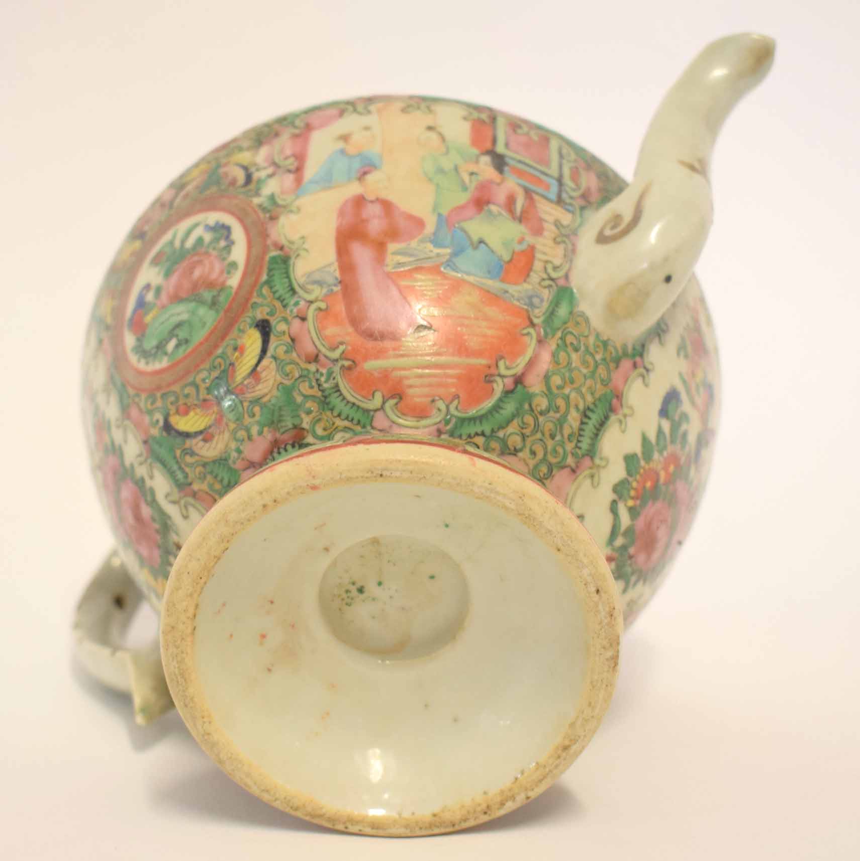 19th century Chinese porcelain Cantonese tea pot and cover, decorated in polychrome with Chinese - Image 2 of 2