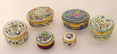 Group of Halcyon Days enamel boxes including one for 1985, one with design after 18th century
