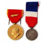 Mixed Lot: French medal "Republique Francaise, La Societe Industrielle de l'est a M L Raux" Ministry