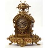 Early 20th century cast brass mantel clock, the dome case surmounted by a two-handled lidded urn (