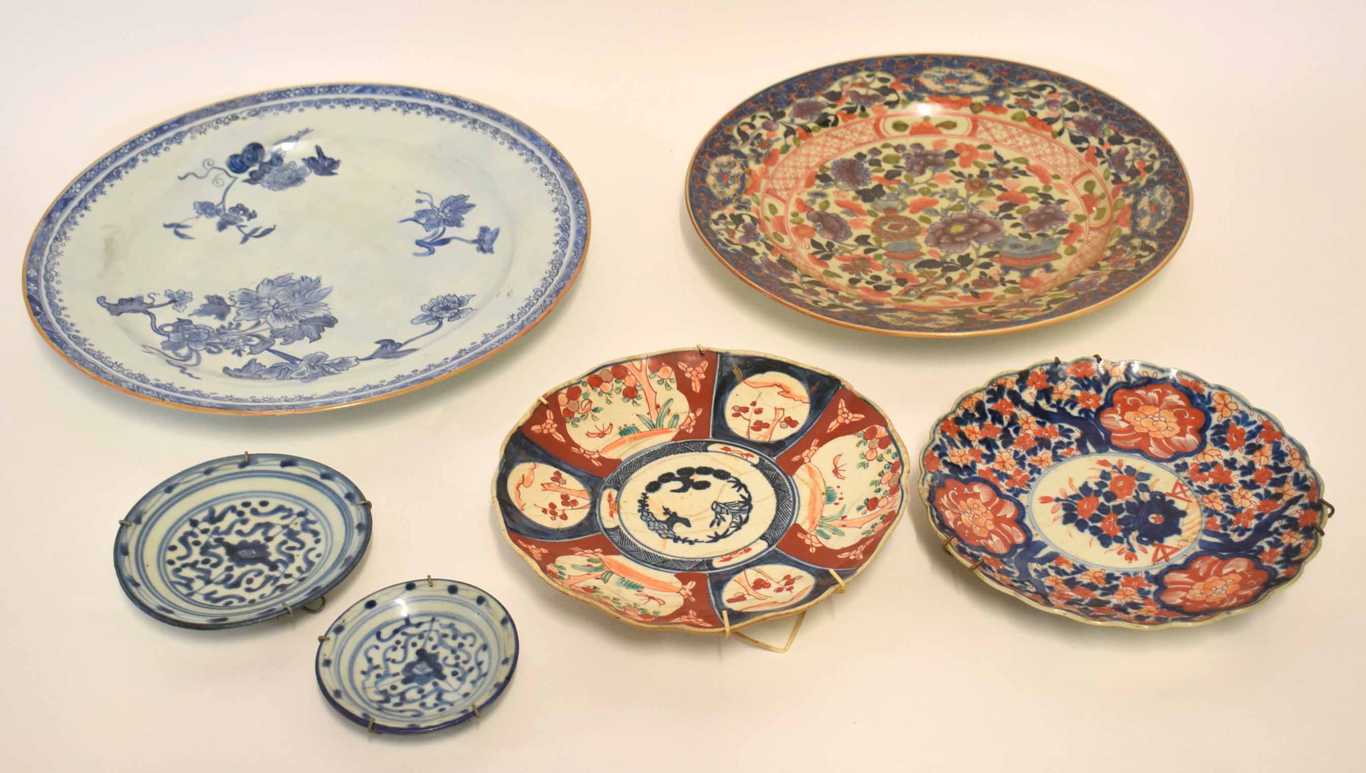 Group of 18th/19th century Chinese ceramics including a Dutch decorated charger (5)