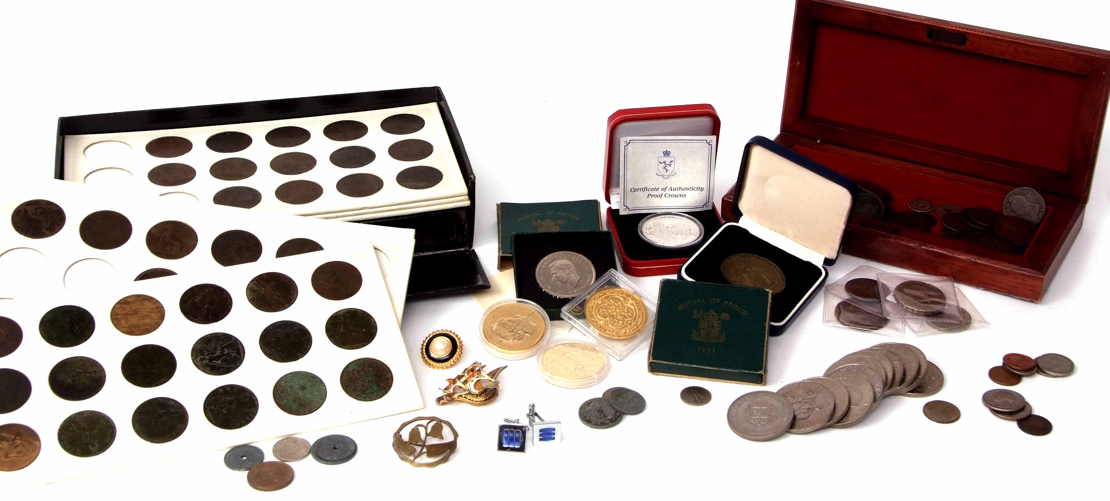 Large quantity of circulated UK and world coins together with assorted commemoratives and crowns (