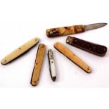 Mixed Lot: comprising six various folding knives comprising four single bladed and two double bladed