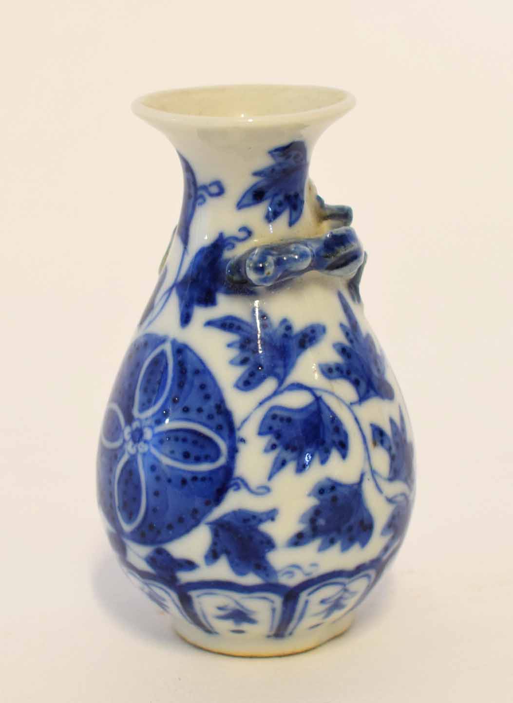 Small Chinese blue and white vase moulded with a lizard encircling the neck, 12cm high
