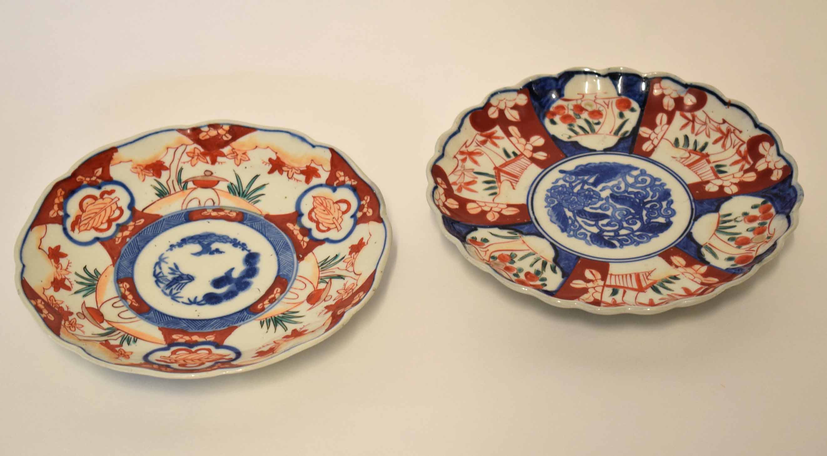 Two Japanese porcelain Imari dishes, both decorated in typical fashion, the largest 22cm diam