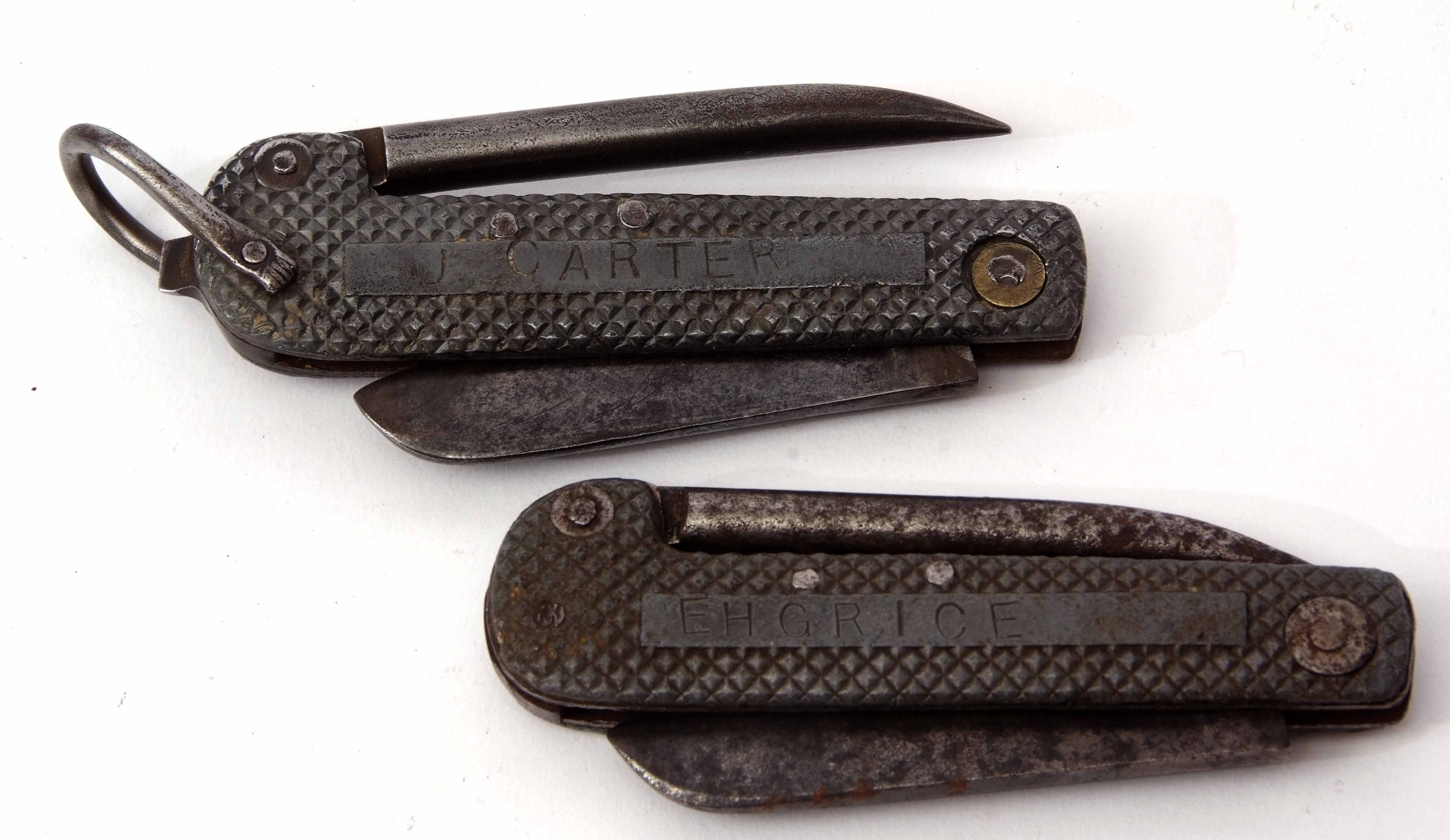 Mixed Lot: comprising two various folding clasp knives, each with single folding blade and marlin