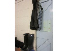 BARBOUR WAXED GENT~S JACKET TOGETHER WITH A HUNTER PAIR OF SIZE 9 WELLINGTON BOOTS AND A FURTHER