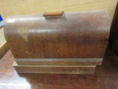 OAK CASED DOME TOP SINGER SEWING MACHINE