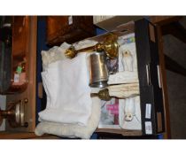 BOX CONTAINING BRASS CANDLESTICKS, ASSORTED TABLE LINENS AND A PAIR OF OWL FORMED BOOK ENDS