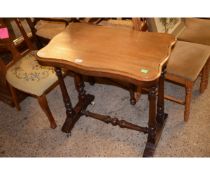 VICTORIAN KIDNEY-SHAPED RECTANGULAR OCCASIONAL TABLE, MOULDED EDGE RAISED ON FOUR RING TURNED