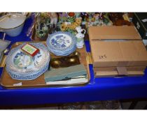 TRAY CONTAINING BONE HANDLED KNIVES AND FORKS, ROYAL STAFFORDSHIRE WILLOW PATTERN PLATES