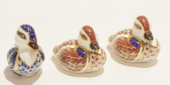 Group of three Royal Crown Derby paperweights modelled as ducks, largest 8cm (3)