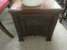 REGENCY MAHOGANY BAR BACK DINING CHAIRS WITH SCROLL ARMS AND SABRE FRONT LEGS WITH RED LEATHER SEATS