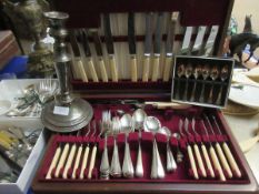 TEAK CASED SET OF BONE HANDLED CUTLERY, A FURTHER SILVER PLATED CANDLESTICK AND SIX SILVER PLATED