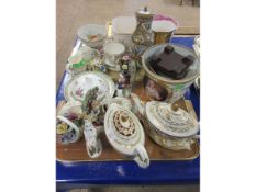 TWO TRAYS CONTAINING ASSORTED 18TH CENTURY TEA BOWLS AND SAUCERS, A FURTHER FAMILLE VERT VASE