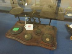 LATE 19TH CENTURY POSTAL SCALE, THE SERPENTINE SHAPED BASE SET WITH A PIERCED FRAME WITH SHAPED PANS