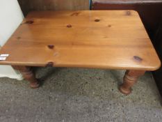 PINE FRAMED RECTANGULAR COFFEE TABLE ON TURNED LEGS