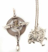 Mixed Lot: hallmarked silver pendant of a mythical creature, Edinburgh 1979, suspended from a