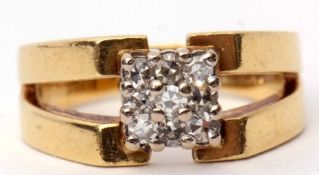 18ct gold and diamond cluster ring, an illusion setting with nine small diamonds and a square