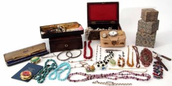 Box of costume jewellery to include brooches, necklace etc