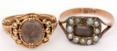 Mixed Lot: antique yellow metal mourning ring featuring a glazed hair panel set in a bead and scroll