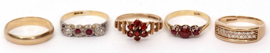 Mixed Lot: modern 9ct gold diamond cluster ring, 9ct gold wedding ring, 18c stamped garnet ring, 9ct