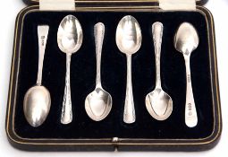 Cased set of six George V tea spoons, stylised Hanoverian pattern, combined weight approx 81gms,