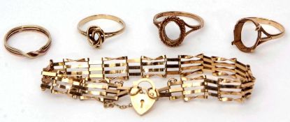 Mixed Lot: four 9ct stamped rings/mounts, together with a 9ct stamped gate bracelet, 10.8gms gross