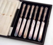 Cased set of six George V silver handled tea knives in a silk and velvet lined morocco covered case,