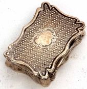 Early Victorian vinaigrette of shaped rectangular form, the hinged cover with engine turned