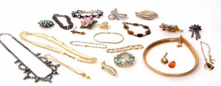 Quantity of costume jewellery to include necklace, brooches etc