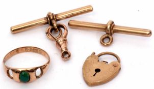 Mixed Lot: 9ct gold T-bar and clip, 9ct gold ring (stones missing), 9ct gold heart padlock, together