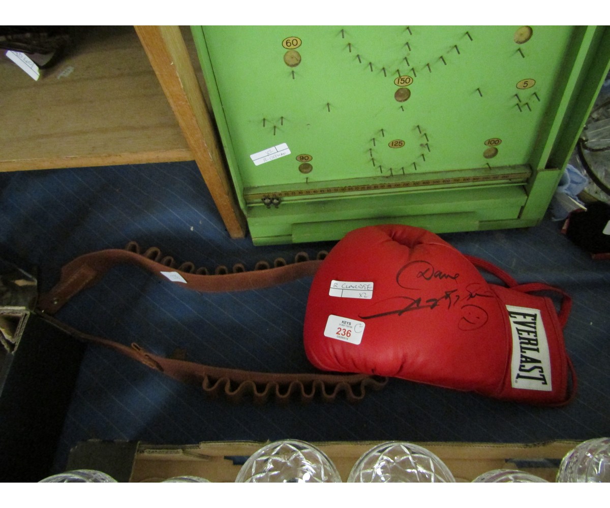 EVERLAST SIGNED BOXING GLOVE AND A FURTHER CARTRIDGE BELT