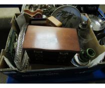 BOX CONTAINING MIXED TABLE CALENDAR, MIXED CHINA AND GLASS WARES AND A TEAK JEWELLERY BOX
