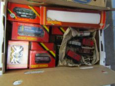 Box containing good quantity of various boxed and unboxed Hornby 00 gauge goods wagons