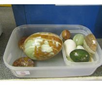 BOX CONTAINING MIXED ONYX AND STONE EGGS OF VARYING SIZES