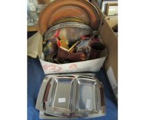 BOX CONTAINING MIXED BRASS CANDLESTICKS, VARIOUS TRAYS, DRESSING TABLE SETS, STAINLESS STEEL AND