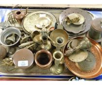 TRAY CONTAINING MIXED BRASS AND COPPER WARES TO INCLUDE CANDLE STICKS, PRESSED BRASS TRAYS ETC