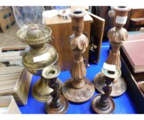 VICTORIAN BRASS OIL LAMP TOGETHER WITH A FURTHER PAIR OF OAK BARLEY TWIST CANDLESTICKS AND TWO