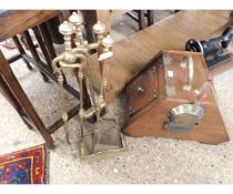 OAK AND BRASS MOUNTED COAL BOX WITH FITTED SPADE TOGETHER WITH A FURTHER BRASS SET OF ANDIRONS (2)