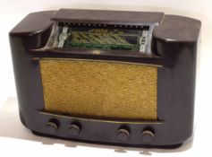 Mid-20th century Bakelite cased radio, Philips, type 170A/15, No M6700, the break front