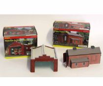 Hornby boxed Skaledale and District Bus Dept and a boxed Hornby Skaledale Magna engine shed (2)