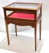 Good quality mahogany bijouterie table with lift up lid with red baize lined interior, supported