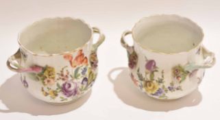 Pair of Thuringian Continental jardinieres decorated with flowers in Chelsea style, 13cm high (2)