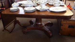 Victorian mahogany pedestal dining table of rectangular form with rounded corners over a plain