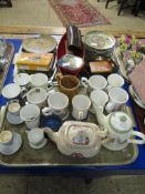 TWO TRAYS CONTAINING MIXED COLLECTORS PLATES, MODERN MUGS, TEA POTS ETC