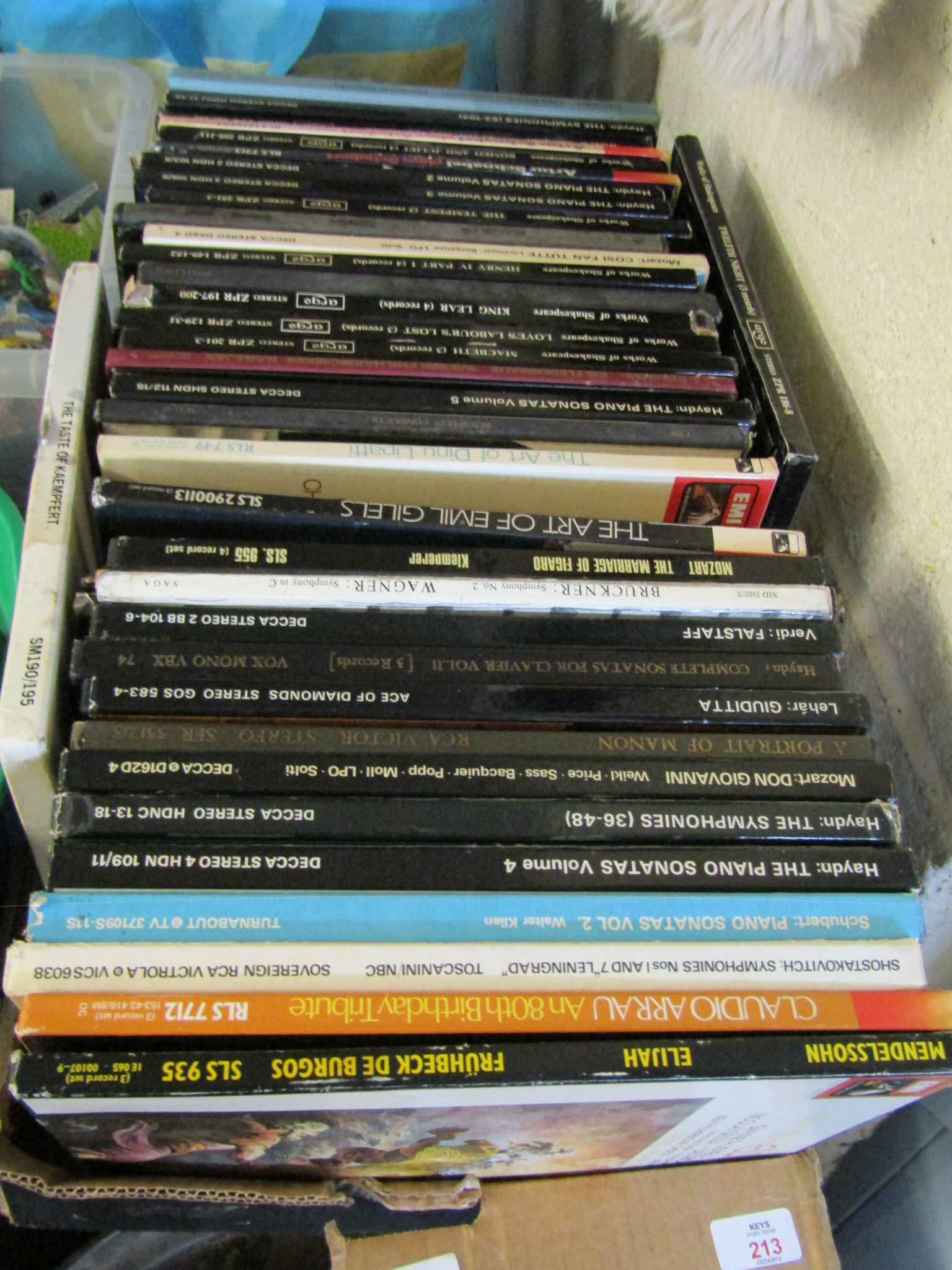 BOX CONTAINING CLASSICAL VINYLS RECORDS