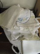 BAG CONTAINING MIXED TABLE LINEN, CROCHET WARES ETC