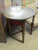 GOOD QUALITY RUSTIC OAK CIRCULAR TOPPED SIDE TABLE SUPPORTED ON THREE TURNED LEGS