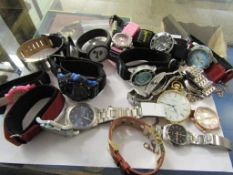 MIXED LOT: COMPRISING SEVENTEEN VARIOUS MODERN WRIST WATCHES AND A POCKET WATCH INCLUDING SEKONDA